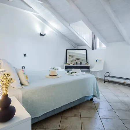 Tonias - Thea House And Vrachos Attic Vakantiehuis